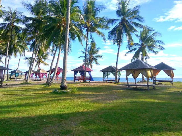 Pantai Lowita  by YB8CP