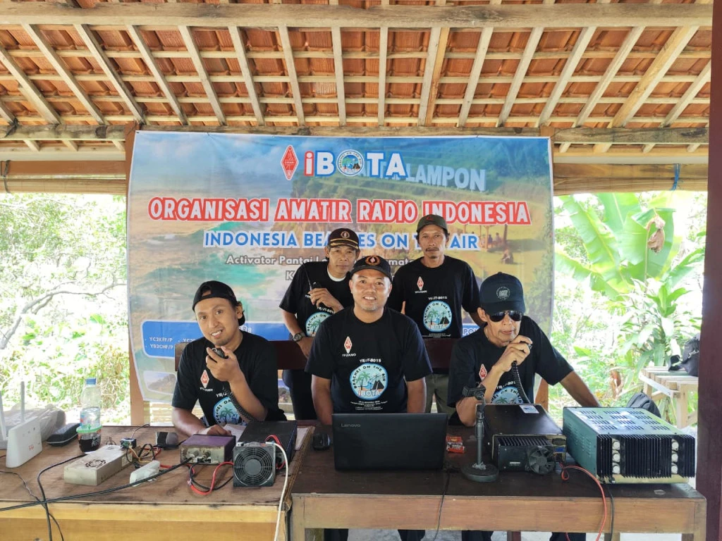 Pantai Lampon by YF2ANO