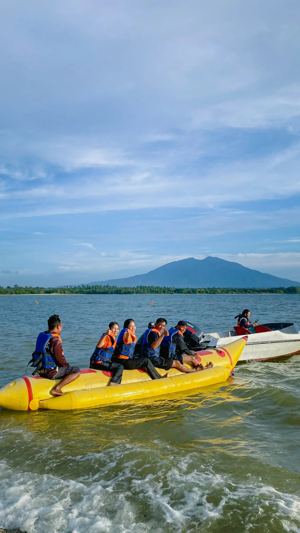 Bagus Beach Walk by YE4SEE