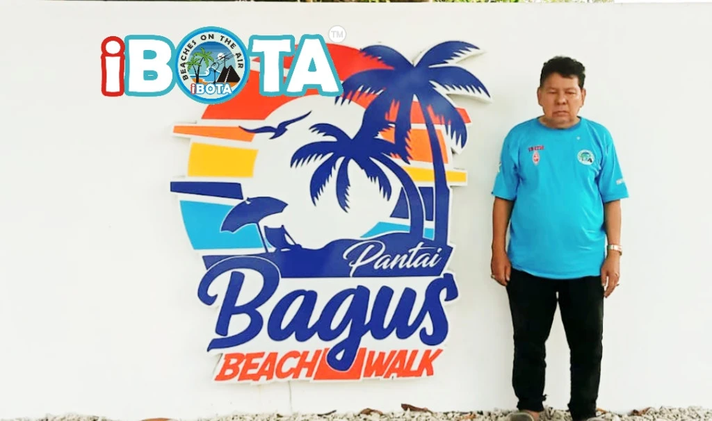 Bagus Beach Walk by YB4TM