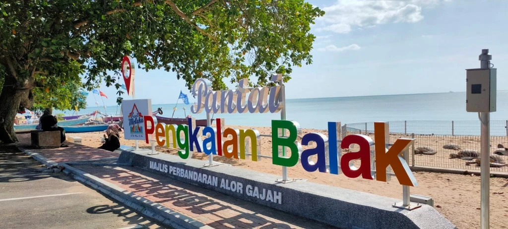 Pengkalan Balak Beach by 9W2FRP